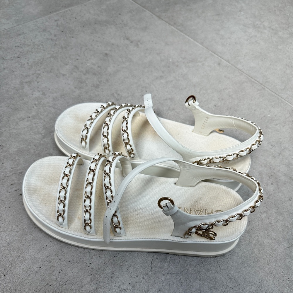 CHANEL CHAIN CALFSKIN SANDALS - Picture 4 of 9